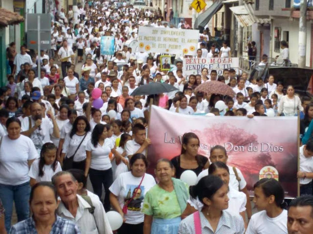 Ciudad Barrios, El Salvador: peregrinos invaden el pueblo donde nació Santísima Oscar Romero